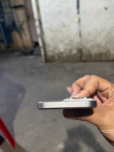 iPhone 15 pro max 256 zp តួរនៅថ្មី98% ពណ៍ស