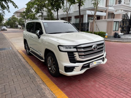 Land Cruiser VX-R 2022  ម្ចាស់ដេីមផ្ទាល់​ ទេីបប្រេីបាន3មុឺនគីឡូតិច