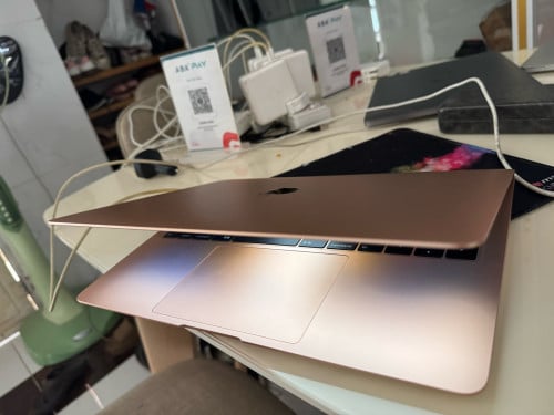 MacBook Air 13inch core i5 Ram16G 1T