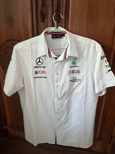Mercedes-AMG PETRONAS F1 Team store