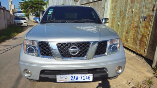 NISSAN FRONTIER ឆ្នាំ 2008សាំងអូតូតម្លៃពិសេស11500$ចរចាធានាឡានស្អាតអត់មានបុកអត់មានប៉ះ