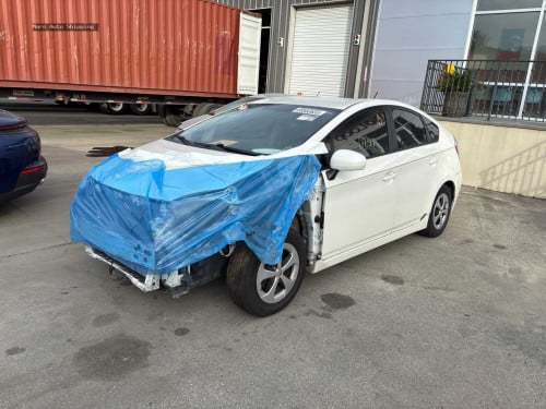 Prius 013 Opt2 ក្នុង ស ឡានអត់ច្រេះ ប៉ះស្រាល គ្រឿងក្នុងឡាន