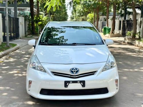 Prius V 2014 ( Tax ) 17500 free ស្កាកលេខ