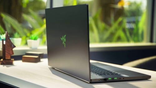 Razer Blade 17" i7-9750H | Ram 16GB| SSD: 1TB| 17" FHD RTX 2080 8GB