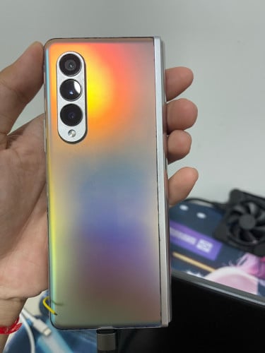 galaxy z fold3ម៉ាស៊ីនដំណេីរការ