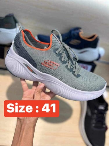 Sketcher 99% 50$ size 41 26CM