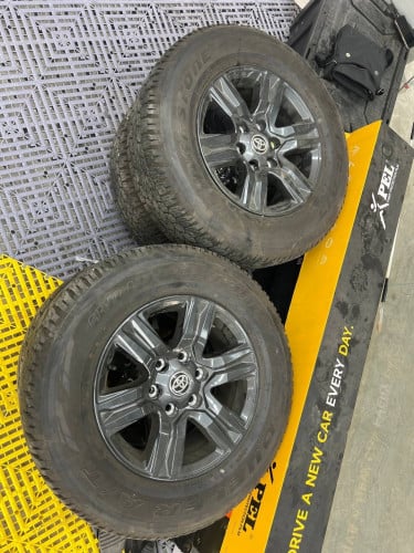 Tires and Rims Toyota Hilux (99% news)