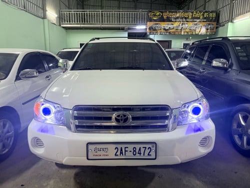 Toyota Highlander 2004 V4 ប៉ុងមួយ កៅអី3ជួរ ក្នុងលឿង លេខតួលើកញ្ចក់មួយជុំ  ប្រភេទឡានមូលសានុំស្រីន