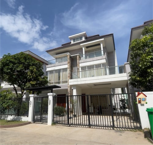 Villa Queen B for sale urgent in Borey Peng Hout the star enternal