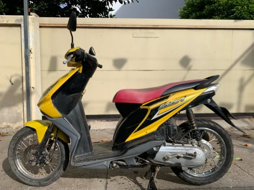 ម៉ូតូលក់​