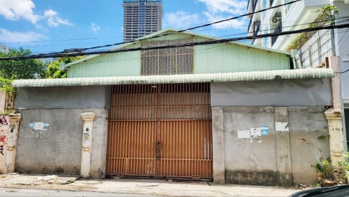 ឃ្លាំងជួលនៅជិតសារៈមន្ទីរប្រល័យពូជសាសន៍ទួលស្លែង