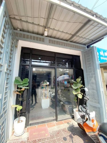 សេងសំបកហាង និងធ្នើរ និងម៉ាសុីនត្រជាក់