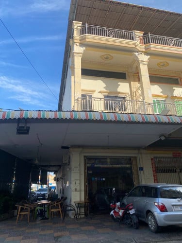 ផ្ទះល្វែងកែងលក់ ជាប់ផ្លូវវេងស្រេងអាចបើកអាជីវកម្ម និងមានចំណូលជួលស្រាប់