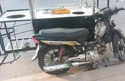 ម៉ូតូនិងរទេះលក់ (បញ្ជាក់លក់ទងអស់) វៃដូរជាមួយកង់បីក៏បាន ខ្ញុំថែមអោយ តែសុំយកតម្លៃ១ពាន់ស្តើង។