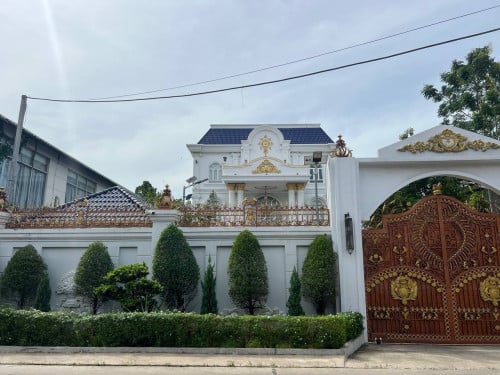 វីឡាភូមិគ្រឹះលក់បន្ទាន់