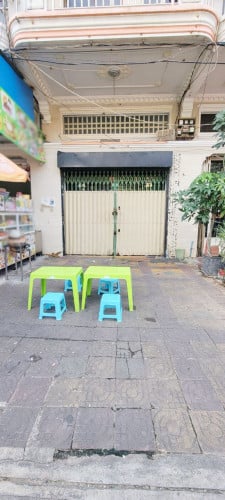 ផ្ទះល្វែងអាជីវកម្ម1ជង់ជាអតិតហាងកាហ្វេសម្រាប់ជួលជិតពេទ្យលោកសង្ឃ