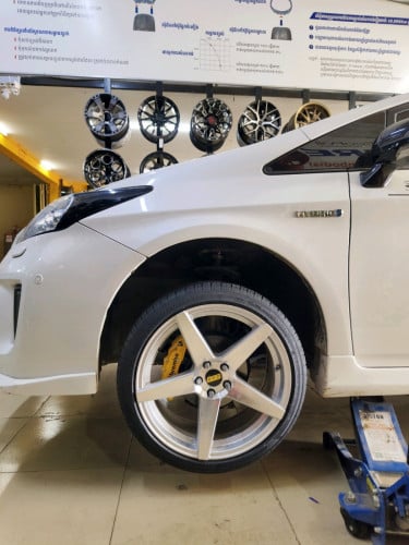 យ៉ាន់លក់រង្វង់18 ដាក់ត្រូវ Prius Lexus