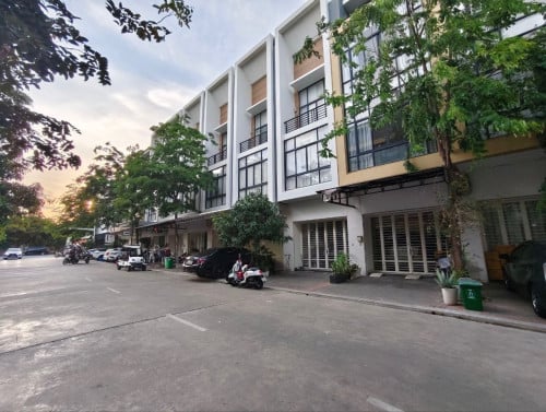 ផ្ទះអាជីវកម្មសម្រាប់ជួលគម្រោងប៉ូឡារីស2 | Shophouse for Rent