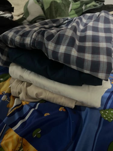 លក់ខោអាវ មួយទឹកទាំងអស់ ប្រហែល20ខោអាវ ក្នុងតម្លៃ50$