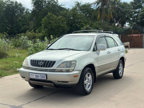 ម្ចាស់ហ៊ានធានា មកមើលខាតជើង ជួនសាហ៊ុយ200$ Luxes Rx300 ឆ្នាំ2002  ប៉ុន1 ម្ចាស់ដើមទី1  មេឡាន