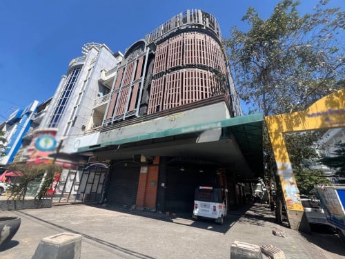 អតីតហាង (កែង) សម្រាប់ជួល នៅលើផ្លូវ271 | Coffee Shop for Rent at 271 Blvd