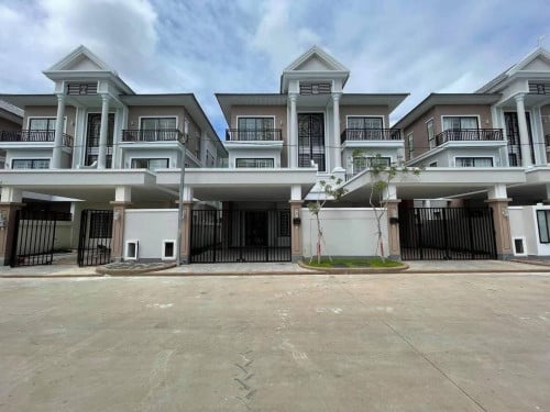 វីឡាភ្លោះAលក់បន្ទាន់ / Twin Villa For Sale