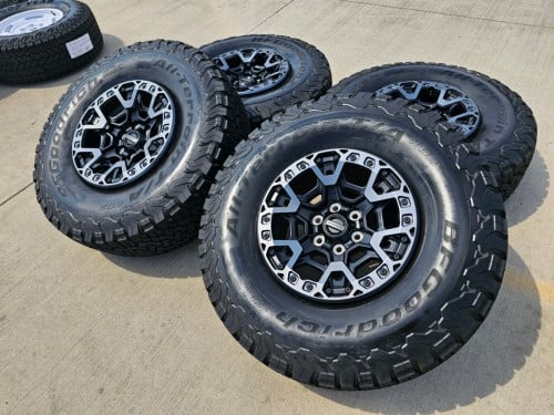 យ៉ាន់ Ford F150Raptor202537x12.50R17តម្លៃ500$telegram 0968034277