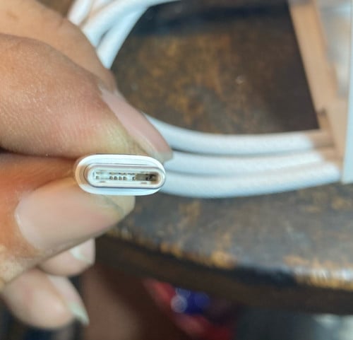 ខ្សែសាក iPhone Original ហ្ស៊ីន100% តម្លៃ 40000រៀល = 10$មិនហ្ស៊ីនធានាសងលុយវិញ