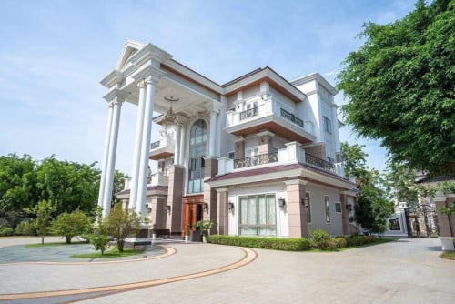 វីឡាឃីង នឹង ព្រីន ប៉េងហួតបឹងស្នោរលក់ / King prince villa for sale