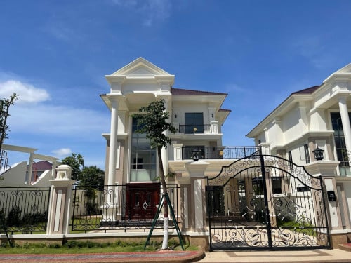 វីឡាព្រីនកែង ម៉ូតថ្មីសម្រាប់លក់/ Prince villa sale