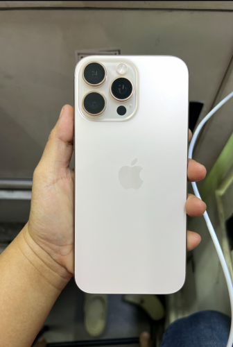 16Pro Max ស្អាត 99% លក់ប្រញាប់