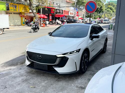 2025 Mazda EZ6 Zhizun full option 2400km