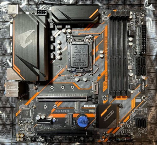 Gigabyte- B360 M AORUS PRO (Support gen 8&9)