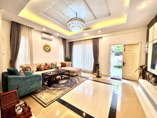 Beautiful and Mrodern 4BR Villa Twin For Rent- Sensok Area