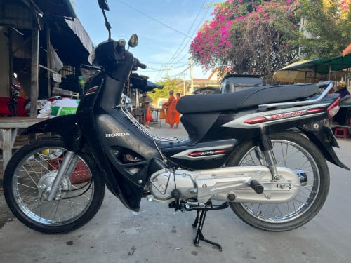 Honda Dream 2012 ឡើង 015