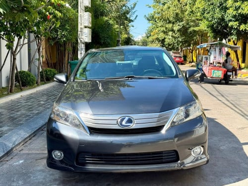 HS200h 2010 Premium មាន 8000$ដងឡានបាន