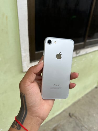 iPhone7 32g ស្នុំស្កេនអត់ជាប់ថ្មនៅ73%តម្លៃ30$ដាច់