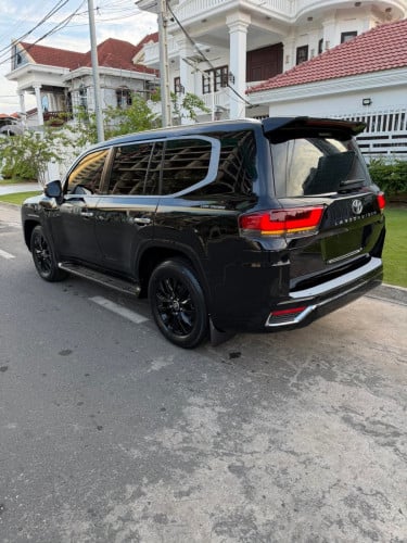 Land Cruiser ឡើង 2024