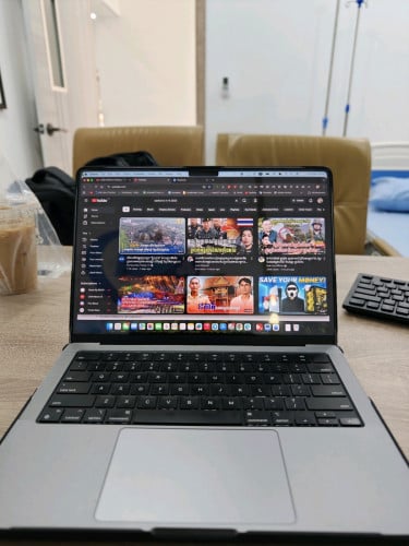 Macbook pro M2 pro 16GB 1TB