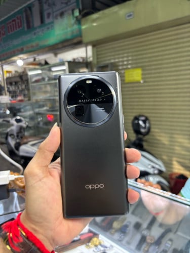 Oppo FindX6 256G Ram12G Sim2 CH ស្ទើរតួរអេក្រង់ស្រុីន