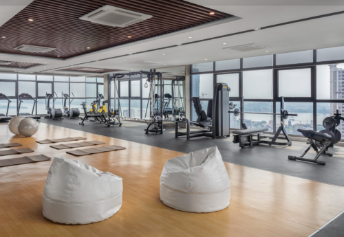 The Peninsula 2 bed, 2 bath Condo, free indoor parking, special season offer!