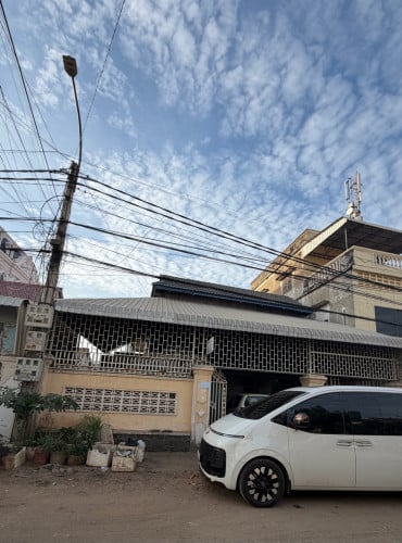 ផ្ទះលក់បន្ទាន់ ទីតាំងជិតផ្សារធំកំពង់ចាម