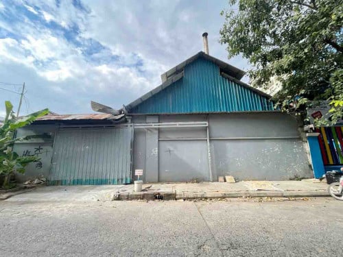 ឃ្លាំងសម្រាប់ជួល នៅទួលទំពូង ទីតាំងល្អ សម្រាប់ស្តុកអីវ៉ាន់ បើកការ៉ាស់ជួលជុលរថយន្ត