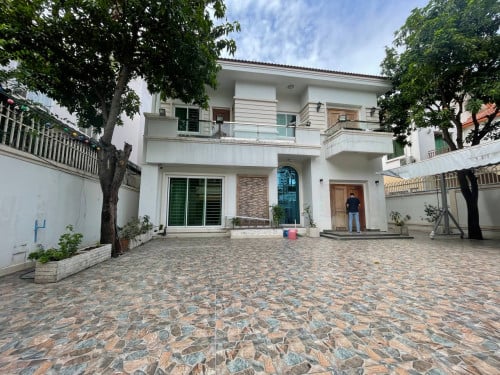 វីឡាសម្រាប់ជួល នៅសង្កាត់ផ្សារដើមថ្កូវ