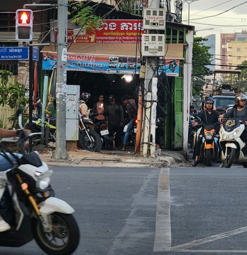 ផ្ទះកែងលក់នៅលើមហាវិថីម៉ៅសេទុង