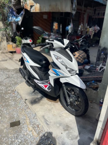 ស្អាត់បងៗ