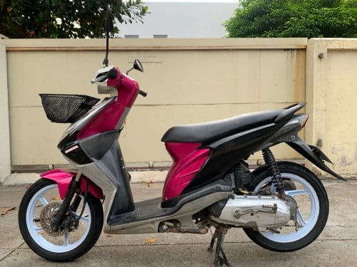 ម៉ូតូលក់​