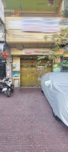 ផ្ទះល្វែងអាជីវកម្មសំរាប់ជួលលើផ្លូវមនីវង្ស