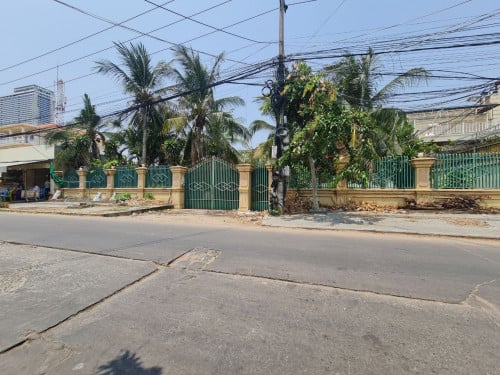 ដីសម្រាប់លក់ (ជ្រោយចង្វា)ទីតាំង: ផ្លូវម៉ាស៊ីនទឹក សង្កាត់ជ្រោយចង្វារ ខណ្ឌជ្រោយចង្វា