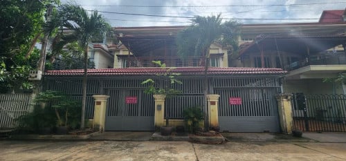 វីឡាភ្លោះលក់បន្ទាន់ទីតាំងស្ទឹងមានជ័យ